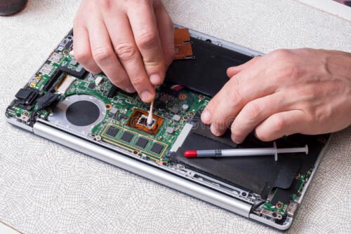 master laptop repairs repairman notebook replaces thermal paste cpu 69233295 1